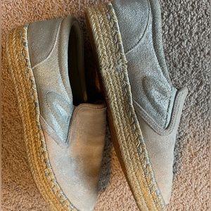 Tretorn slip on two tone neutral sparkle 9.5 EUC